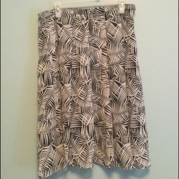 Allyson Cara skirt - Picture 1 of 4